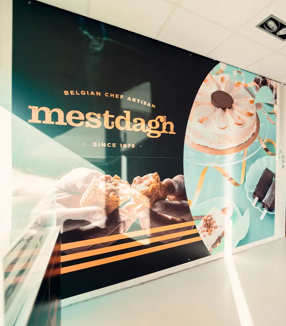 Muur bij Mestdagh Artisan met de nieuwe look van de merken Mestdagh en Swice